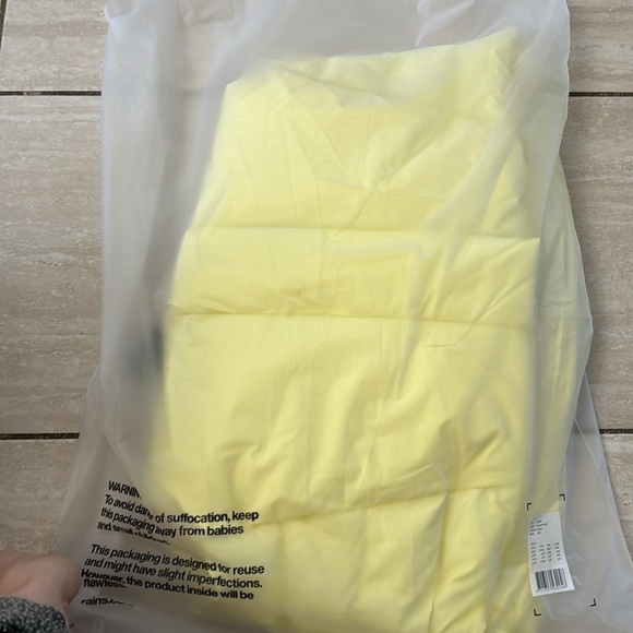 Rains Loop W Vest Puff Jacket Yellow Straw Water Resistant XS - Picture 4 of 5